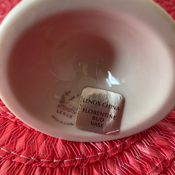 VINTAGE TALL ROSE VASE LENOX - Picture 2 of 3